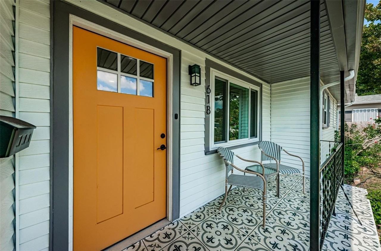 618 40th Ave N - Photo 2 of 37