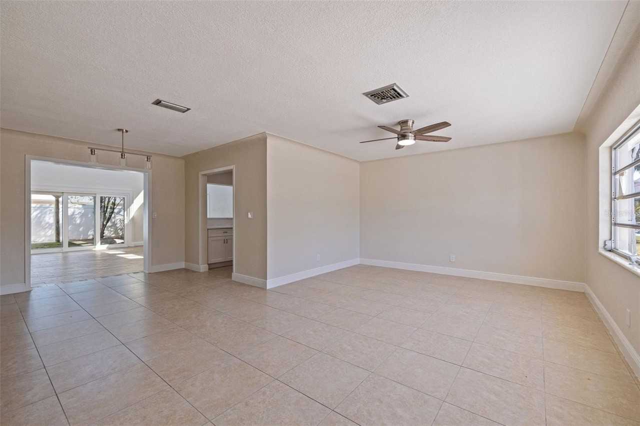 233 45th Ave - Photo 7 of 41