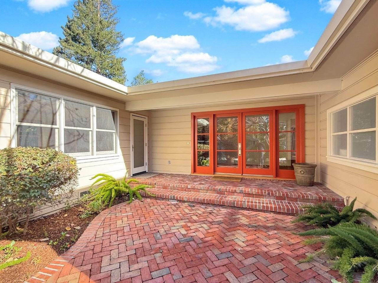 335 Claremont Way - Photo 4 of 47