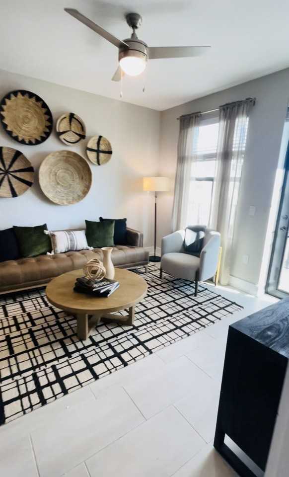 Nw 2nd Ave #412 - Photo 4 of 8