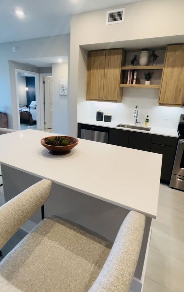 Nw 2nd Ave #402 - Photo 5 of 8