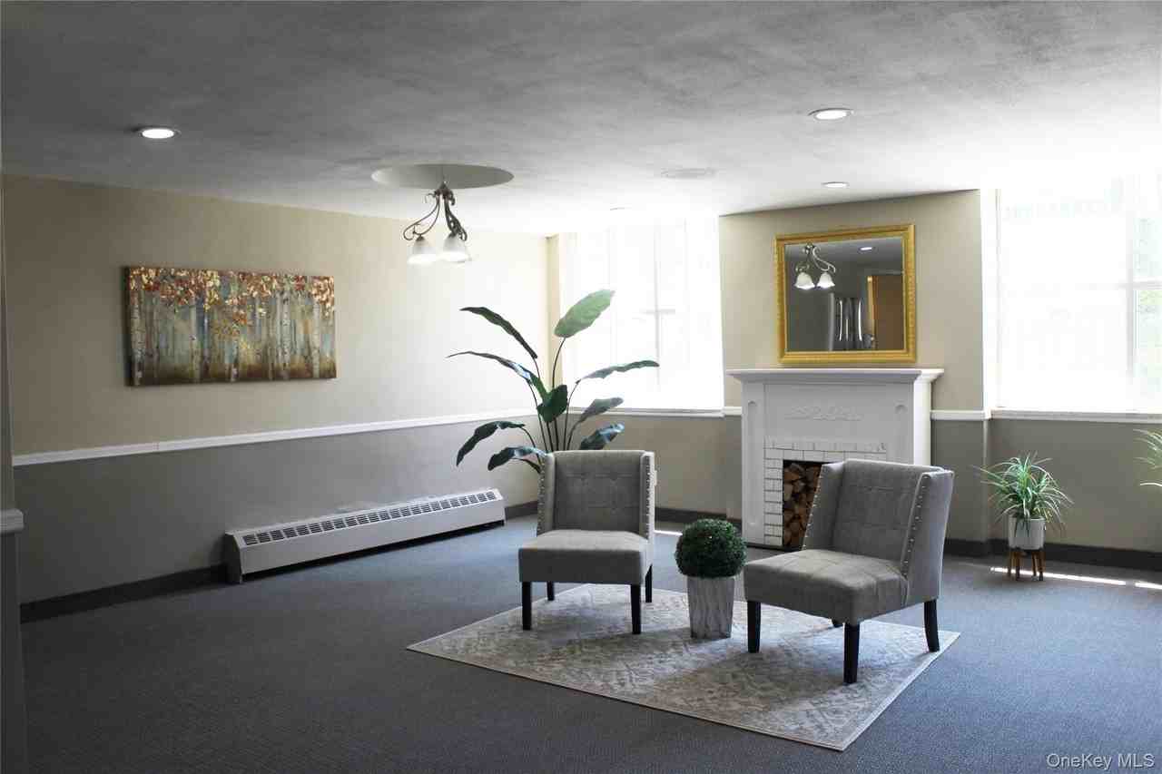 17545 88th Ave Apt 6f #6F - Photo 4 of 12