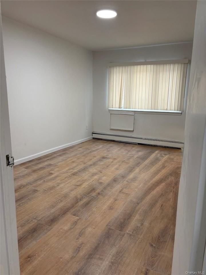 21402 Hillside Ave 2nd Fl #2ndFL - Photo 3 of 4