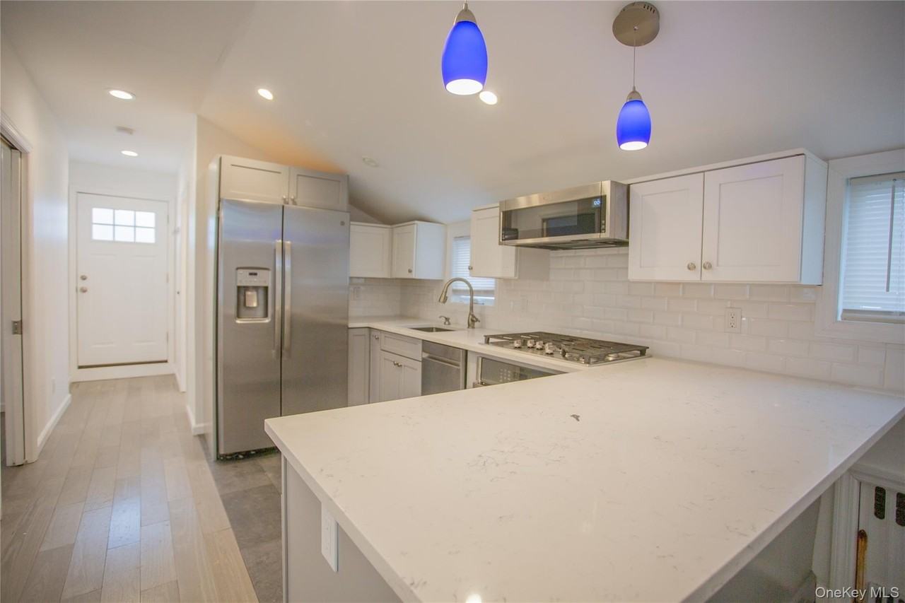 105 Pacific Blvd - Photo 2 of 17