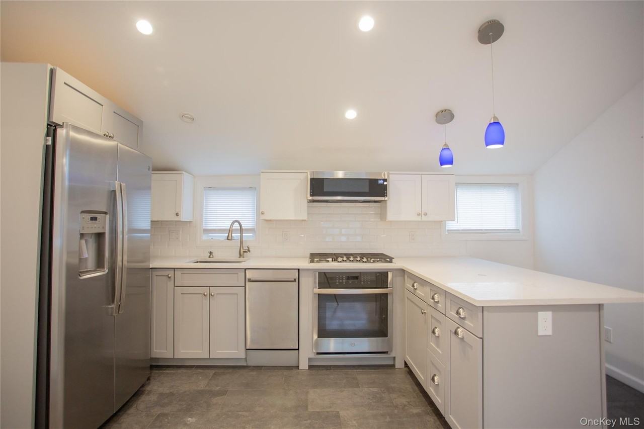 105 Pacific Blvd - Photo 3 of 17