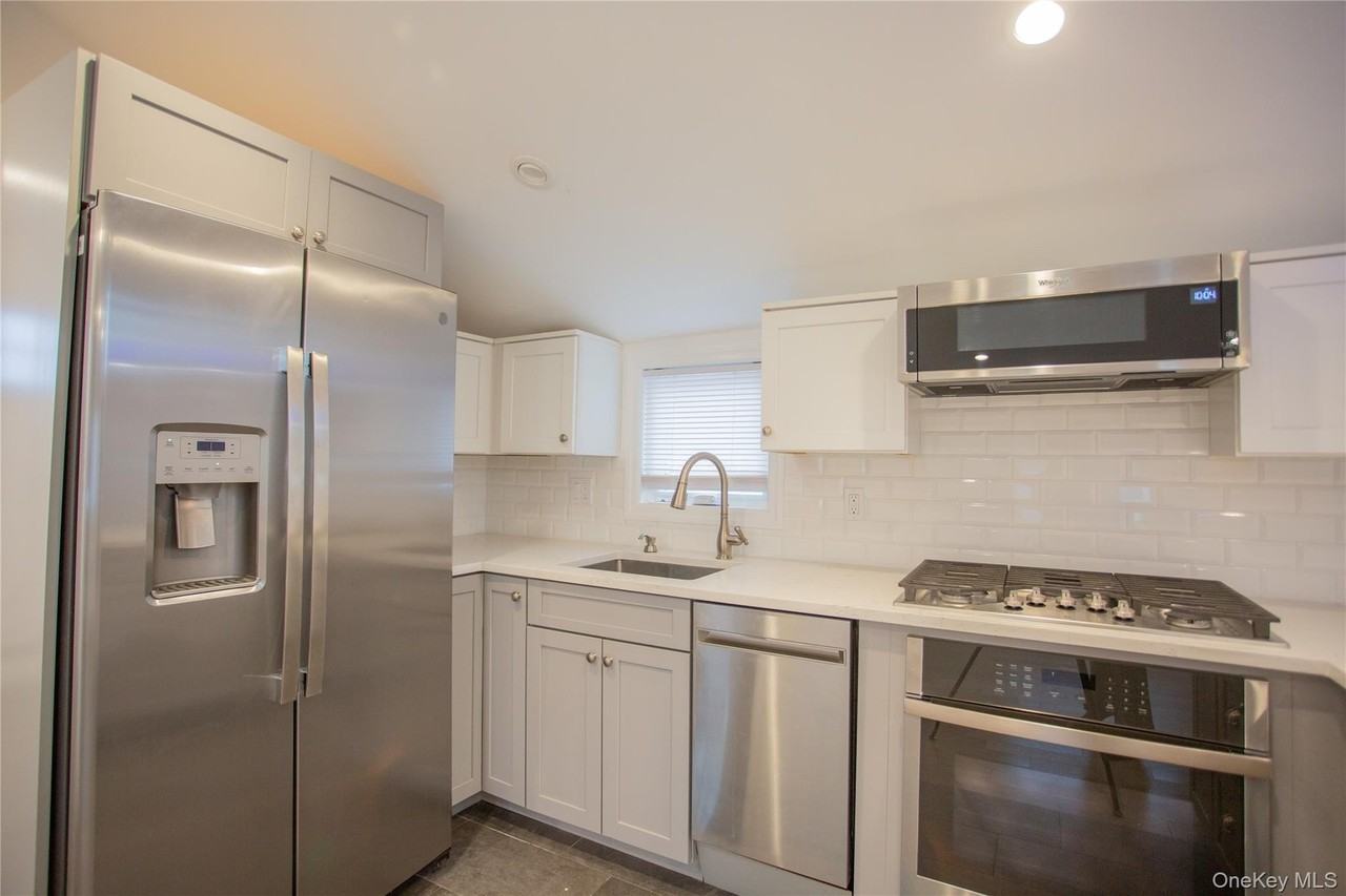 105 Pacific Blvd - Photo 4 of 17