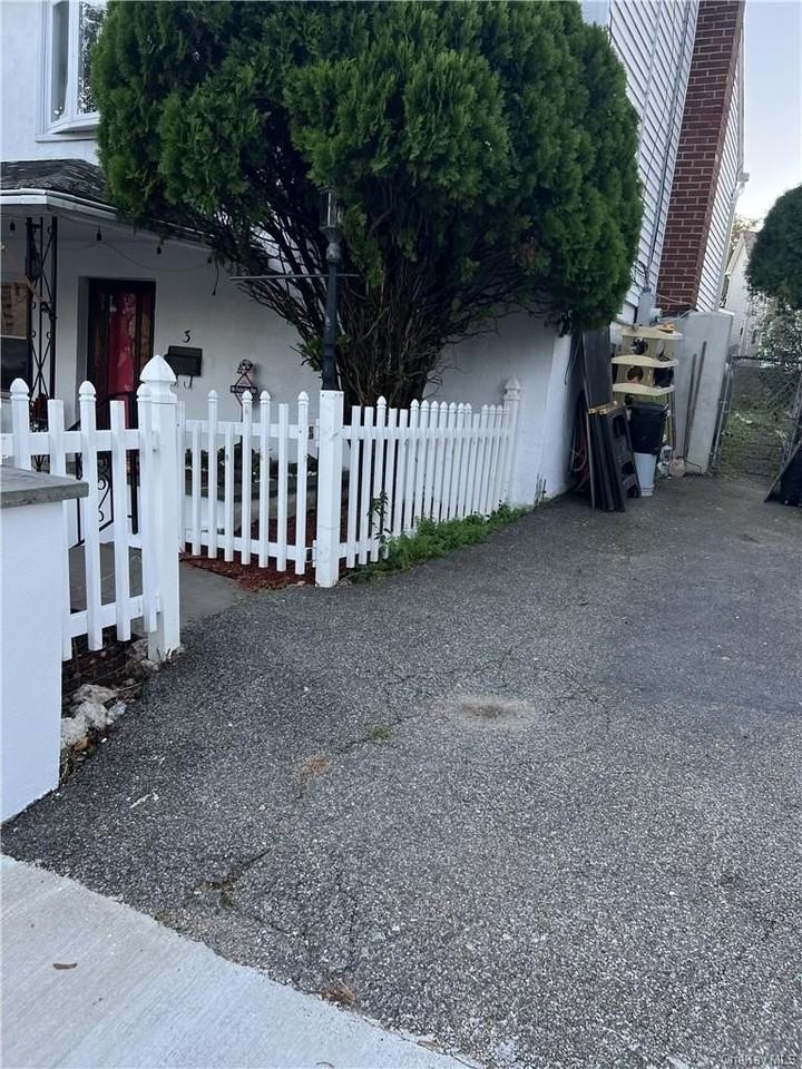 3 Muller Ave - Photo 3 of 15