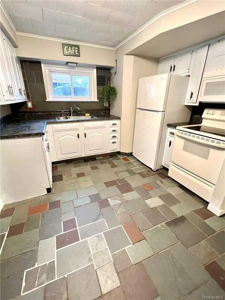 3 Muller Ave - Photo 7 of 15