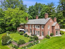 99 Cantitoe St - Photo 1 of 1