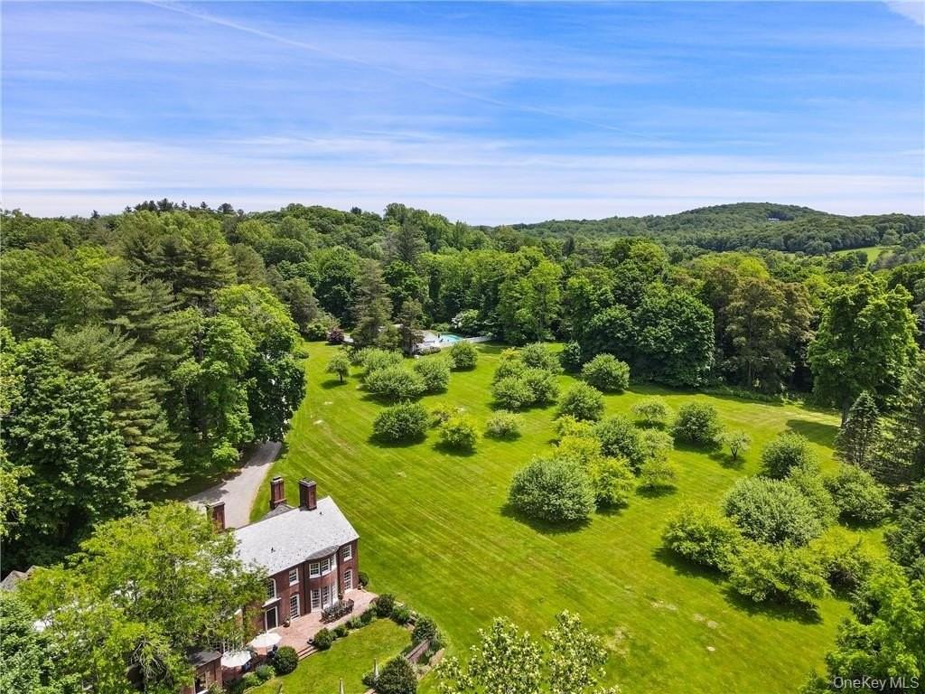 99 Cantitoe St - Photo 2 of 24