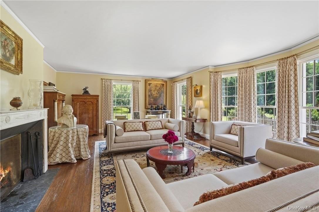 99 Cantitoe St - Photo 5 of 24