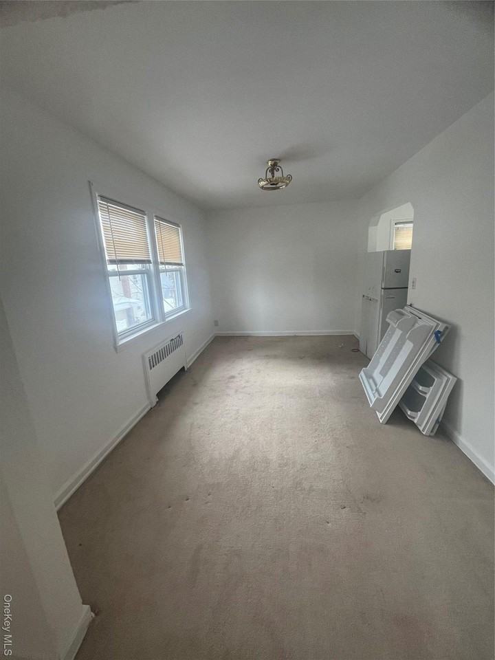 316 N Corona Ave - Photo 2 of 9