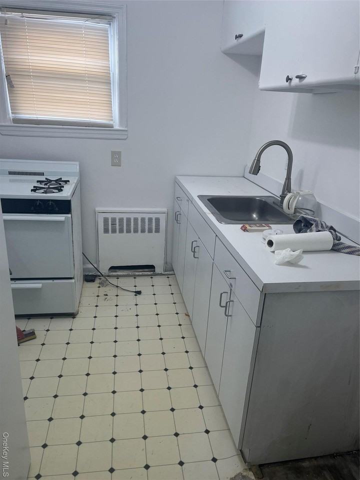 316 N Corona Ave - Photo 3 of 9