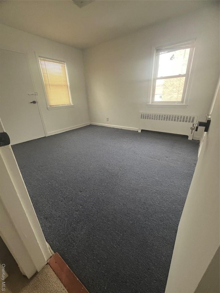 316 N Corona Ave - Photo 6 of 9