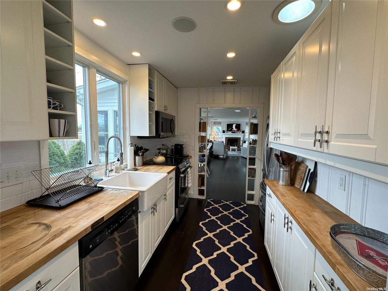 1100 Pine Ave - Photo 2 of 19