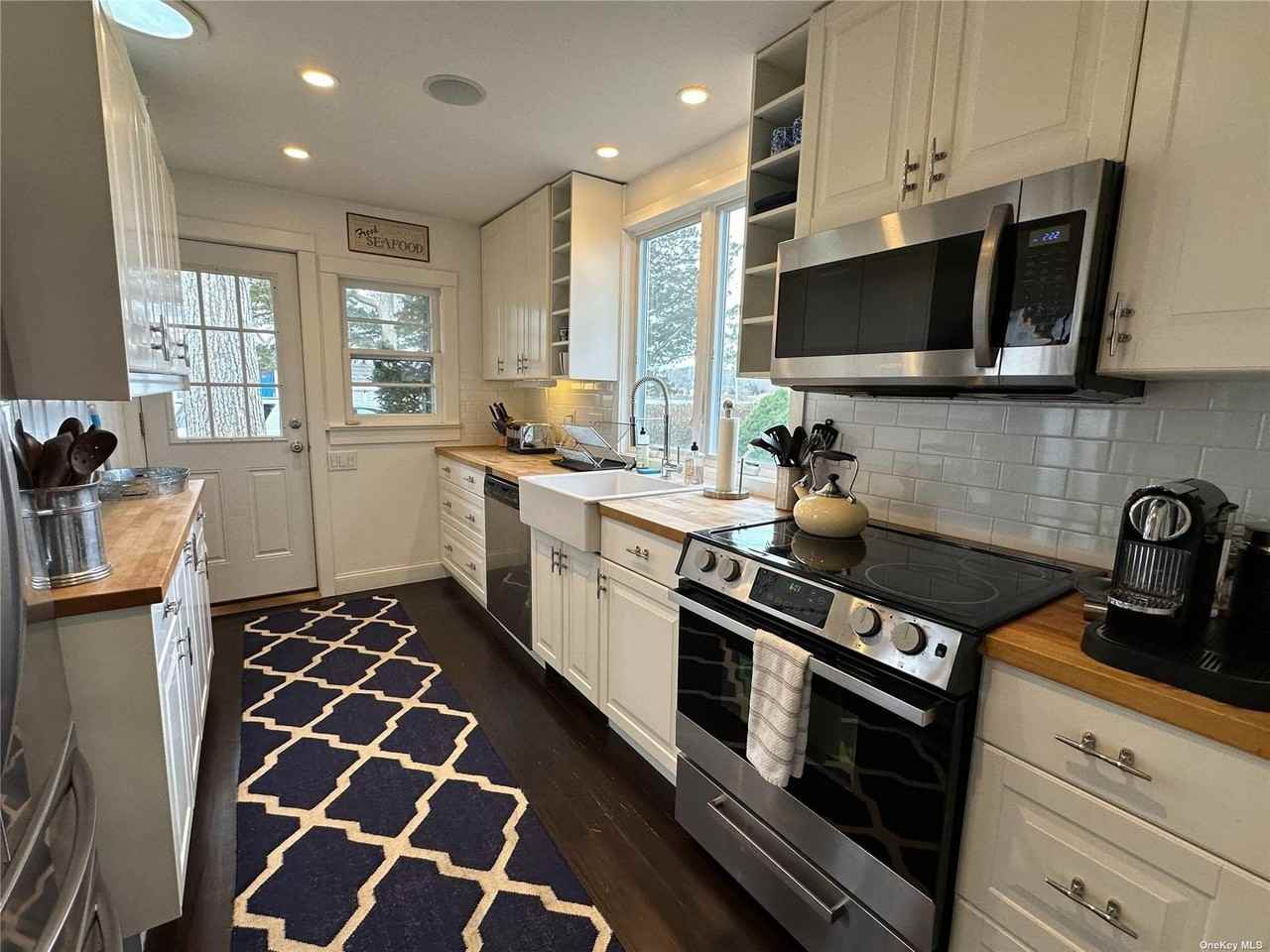 1100 Pine Ave - Photo 3 of 19