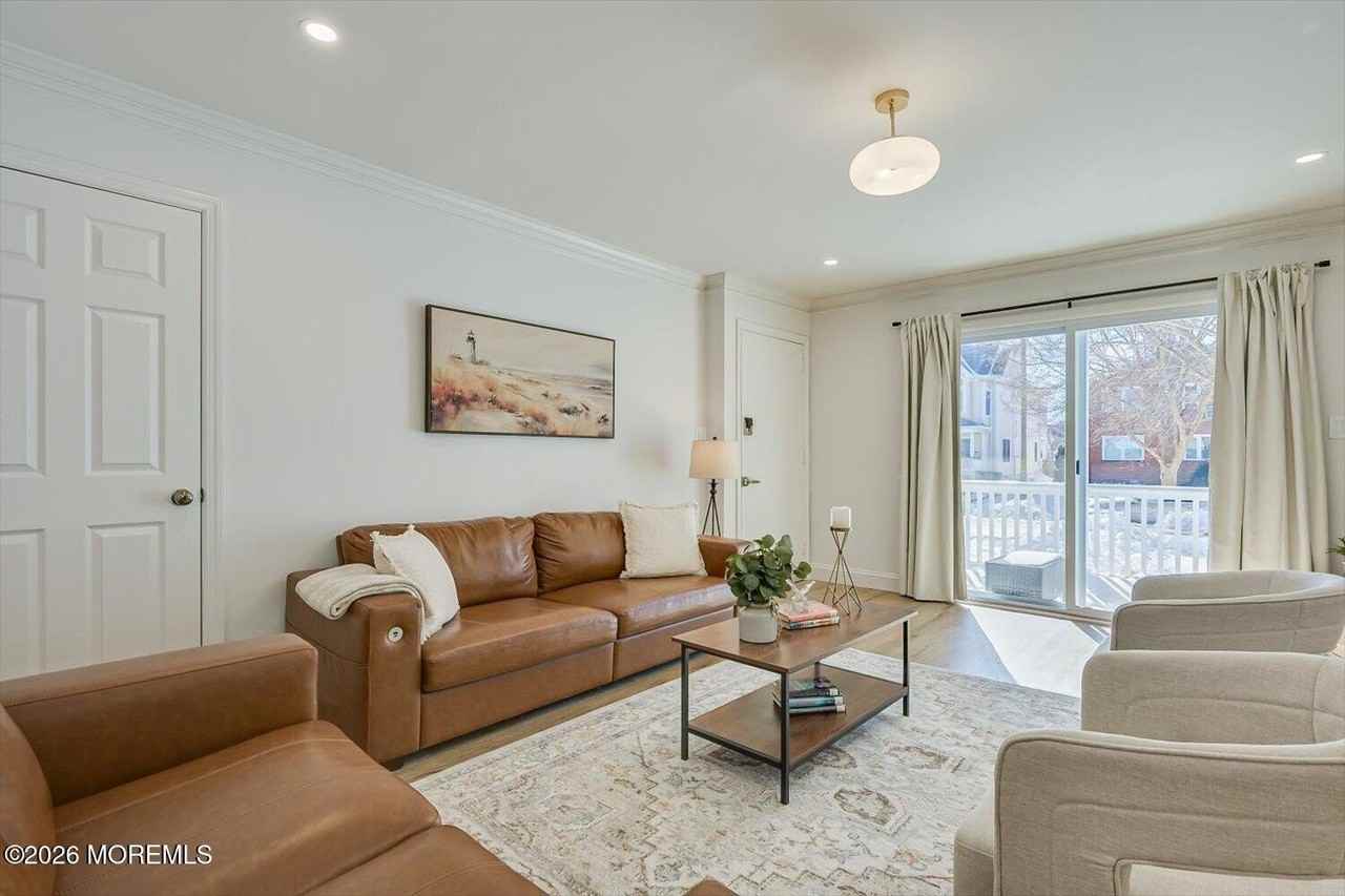 212 10th Ave - Photo 4 of 27