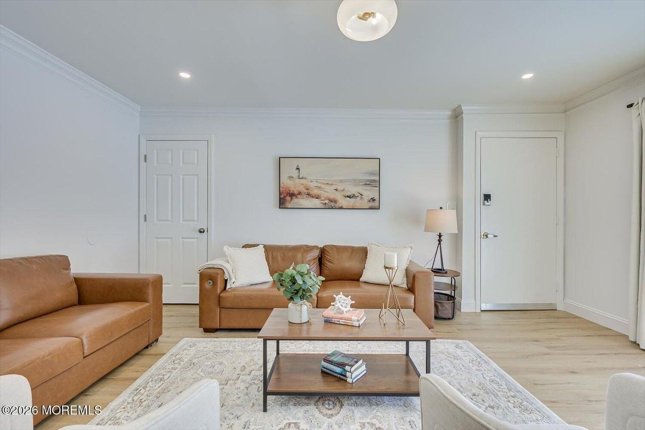 212 10th Ave - Photo 6 of 27