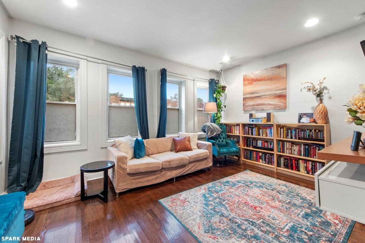 1621 N Mcvicker Ave Unit 1 #2 - Photo 3 of 22