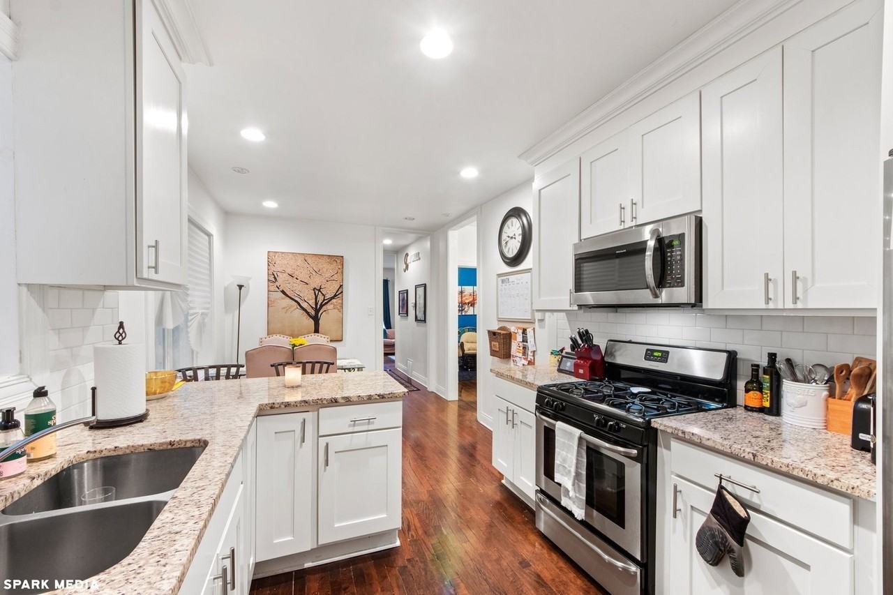 1621 N Mcvicker Ave Unit 1 #2 - Photo 7 of 22