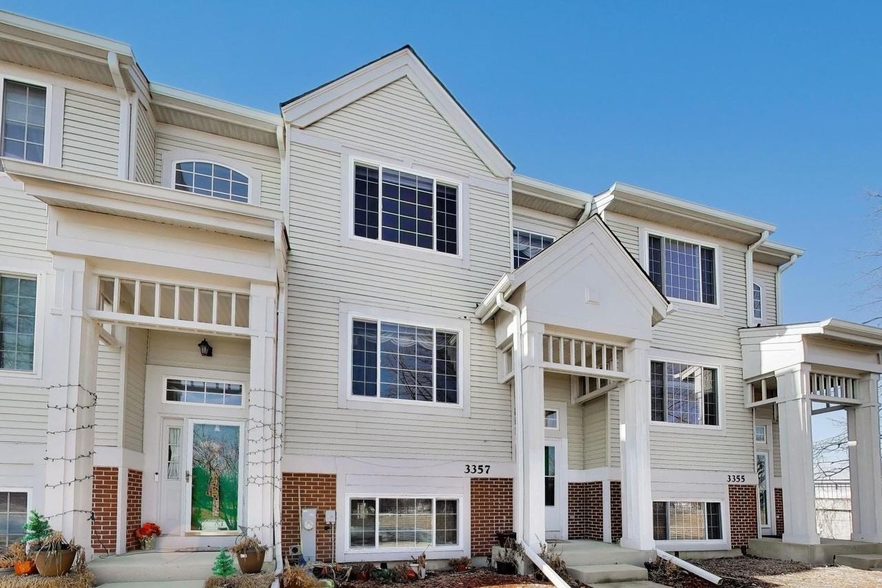 3357 Ravinia Cir - Photo 3 of 32