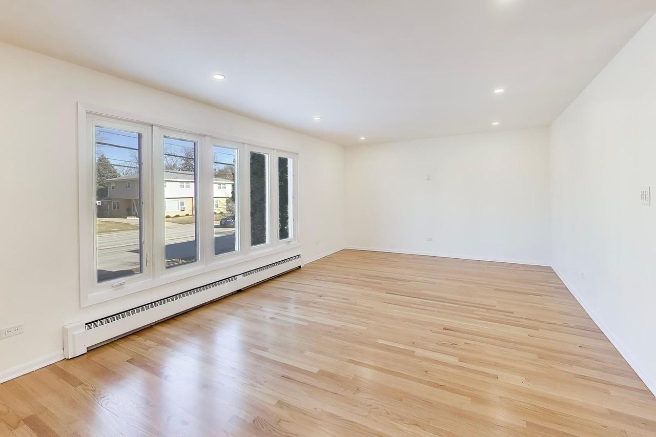 1086 N Northwest Hwy Apt 1 #1 - Photo 4 of 25