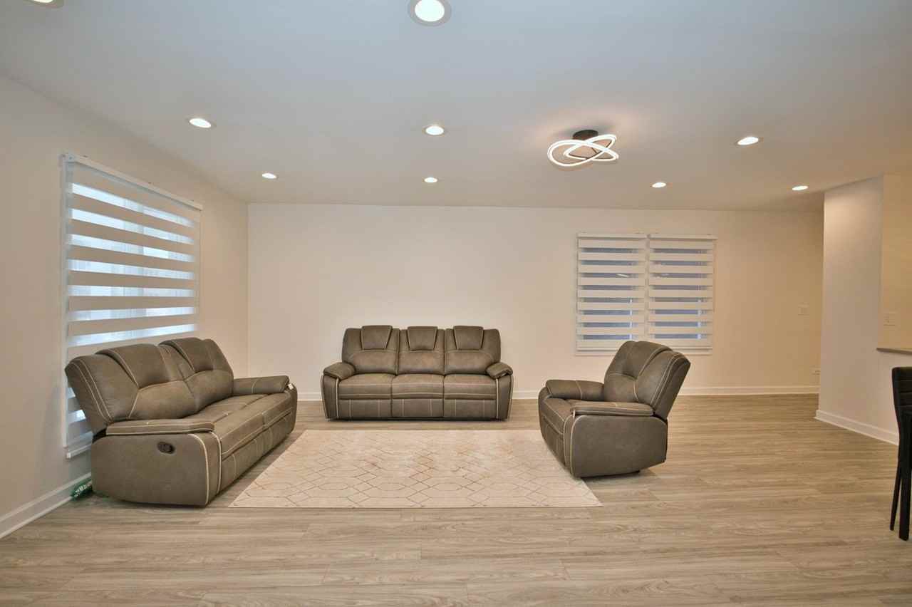 4616 N Kostner Ave - Photo 3 of 31