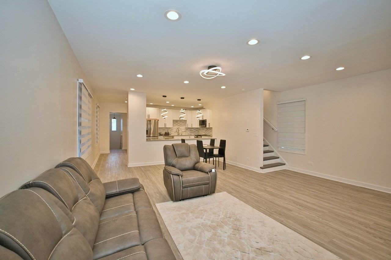 4616 N Kostner Ave - Photo 6 of 31