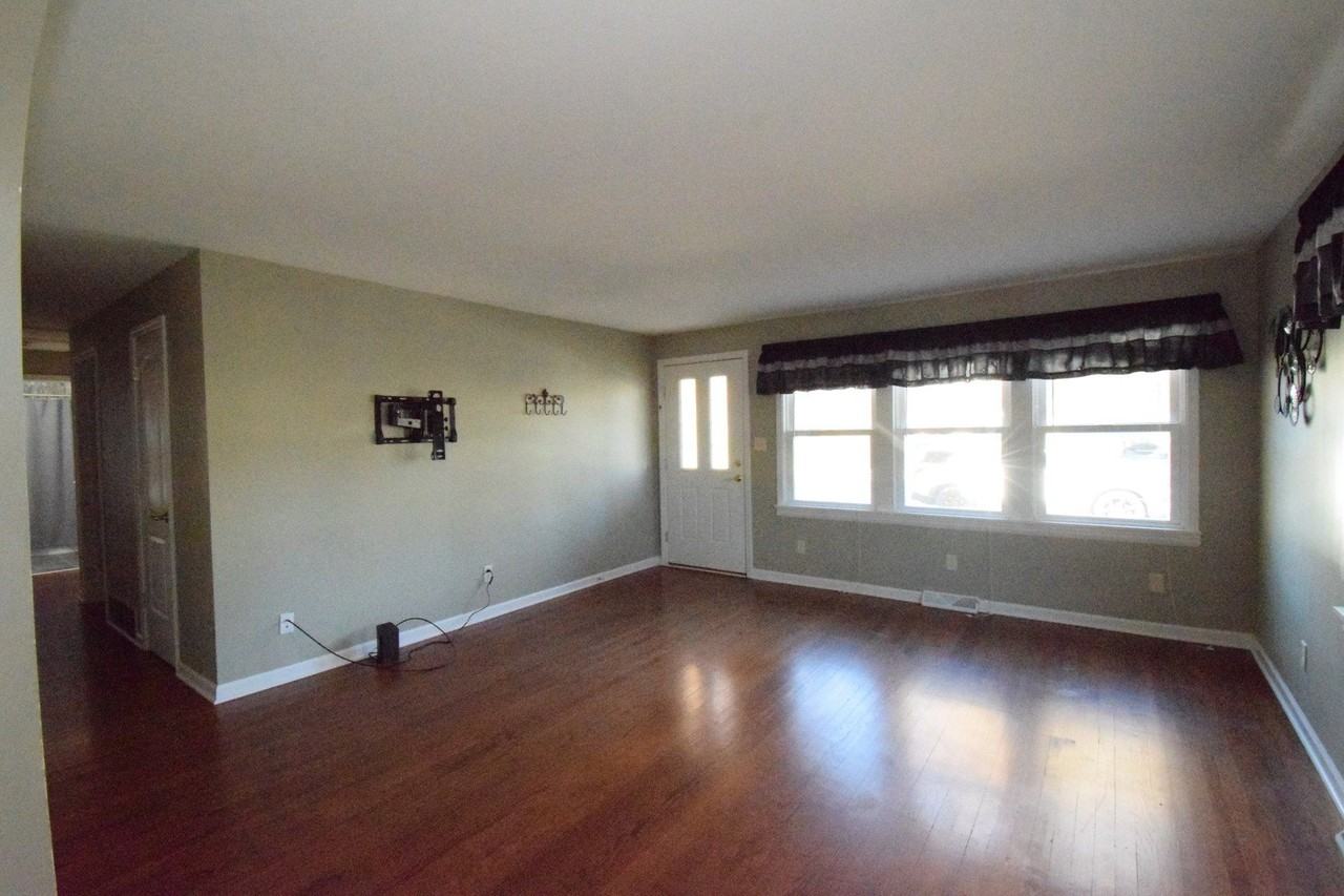 477 W Spring St - Photo 4 of 20