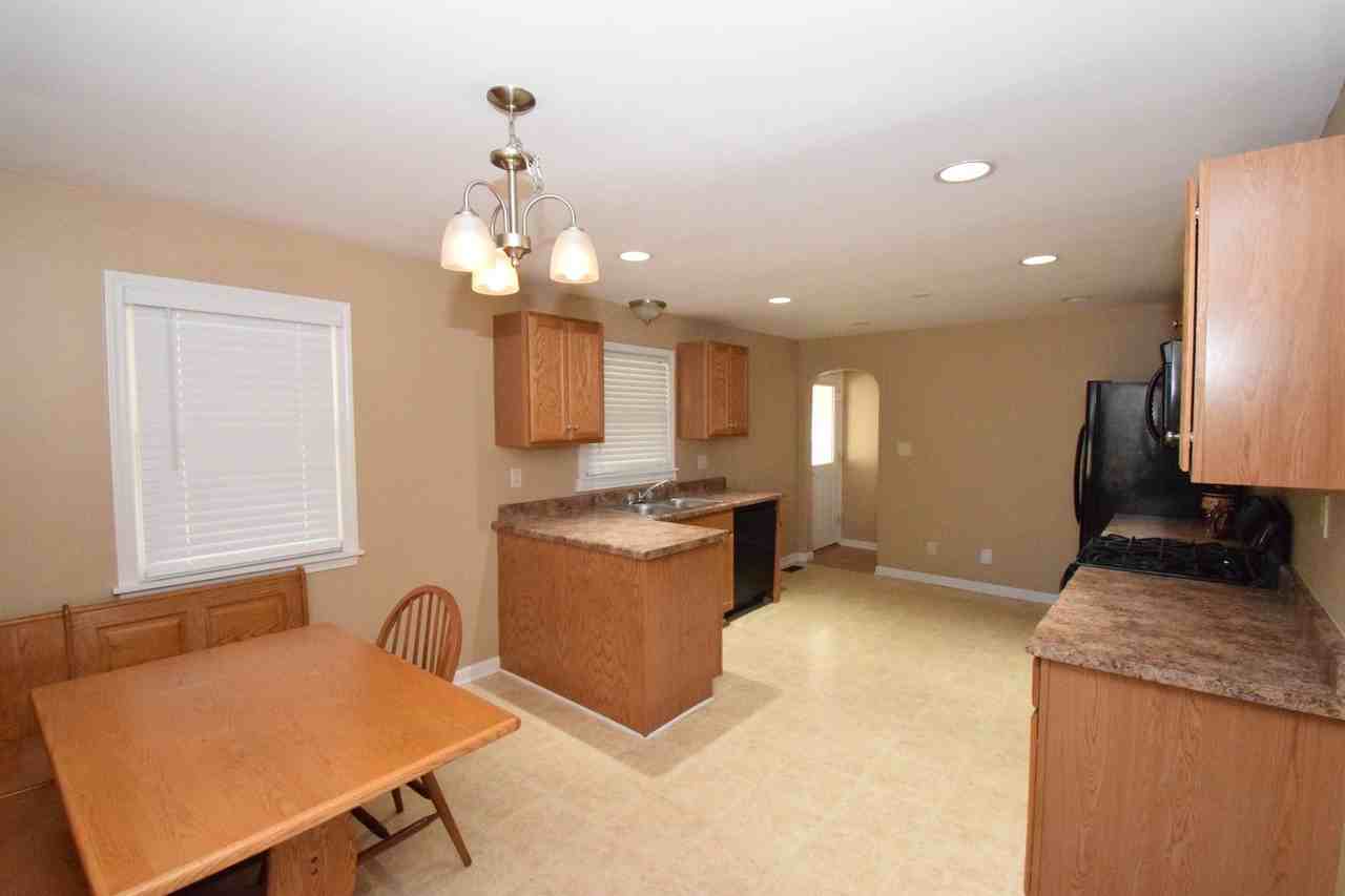 477 W Spring St - Photo 5 of 20