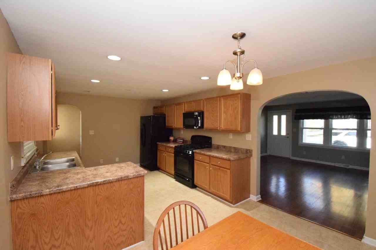 477 W Spring St - Photo 6 of 20