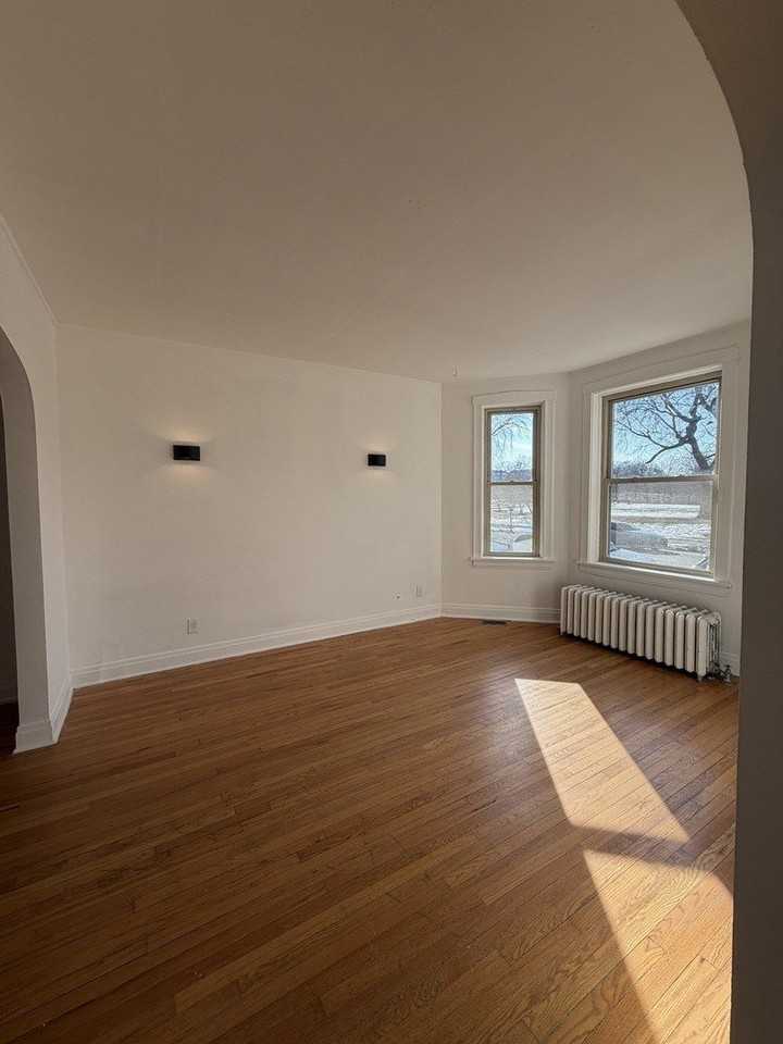 3737 S Damen Ave - Photo 4 of 18