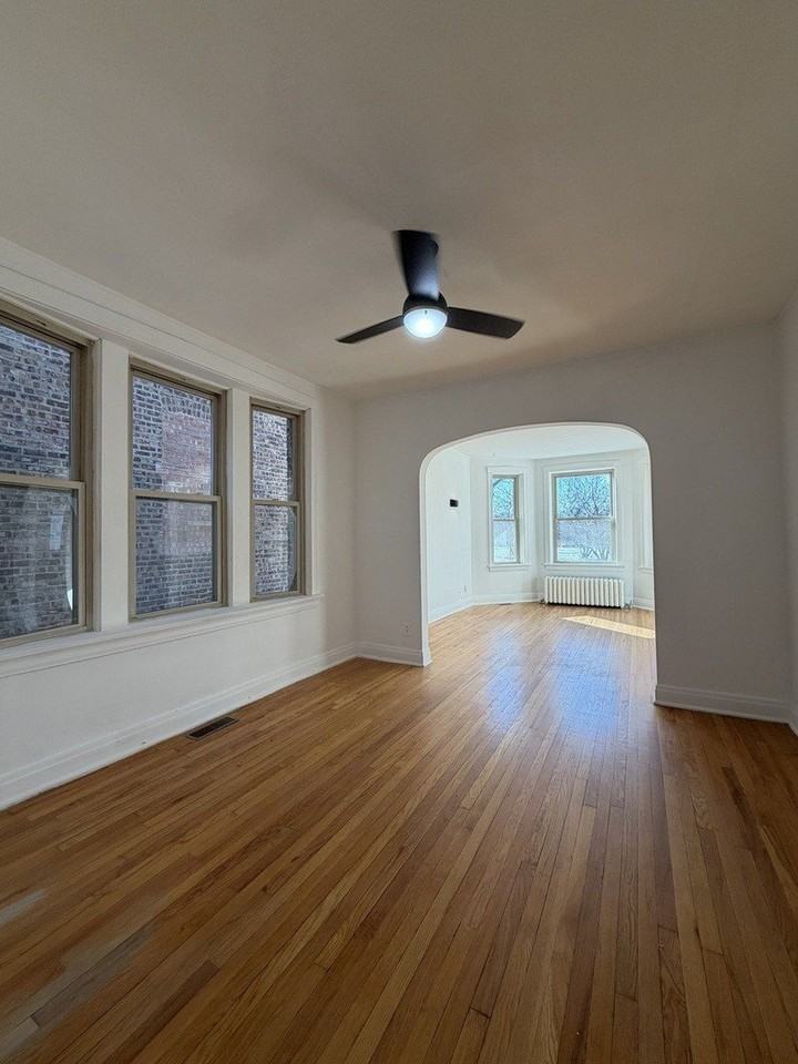 3737 S Damen Ave - Photo 5 of 18