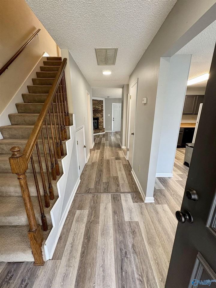 317 Chateau Dr Sw - Photo 3 of 19