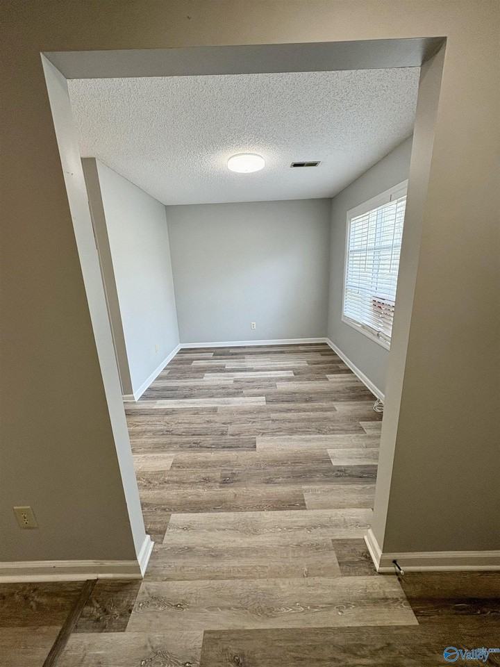 317 Chateau Dr Sw - Photo 4 of 19