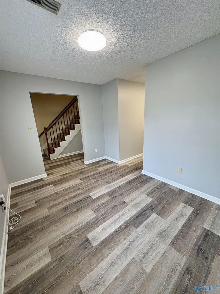 317 Chateau Dr Sw - Photo 5 of 19