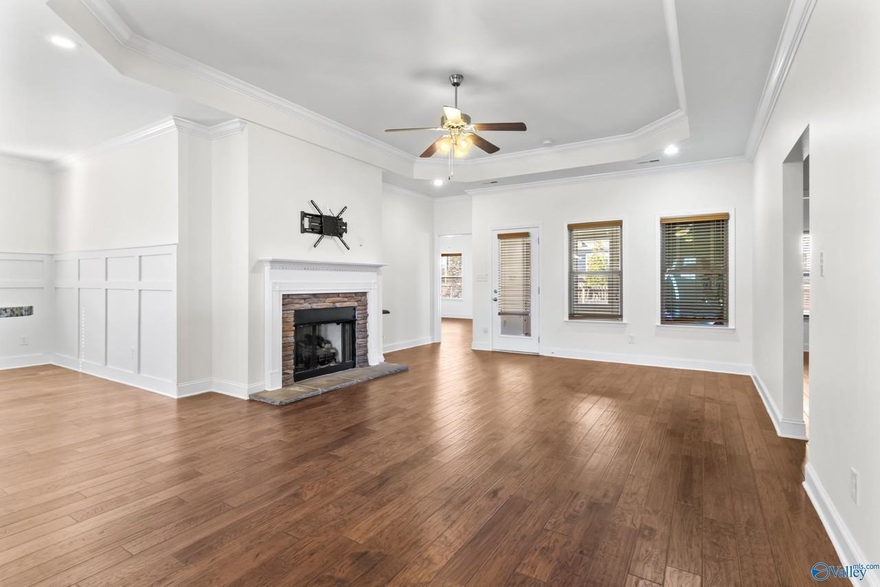 166 Kenton Ln - Photo 3 of 16