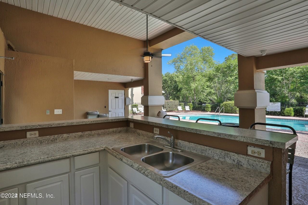 12337 Sand Pine Ct - Photo 5 of 10