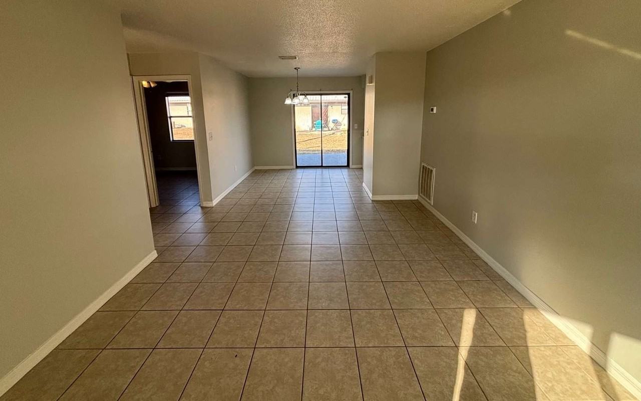 3849 Nw Archer St - Photo 2 of 8