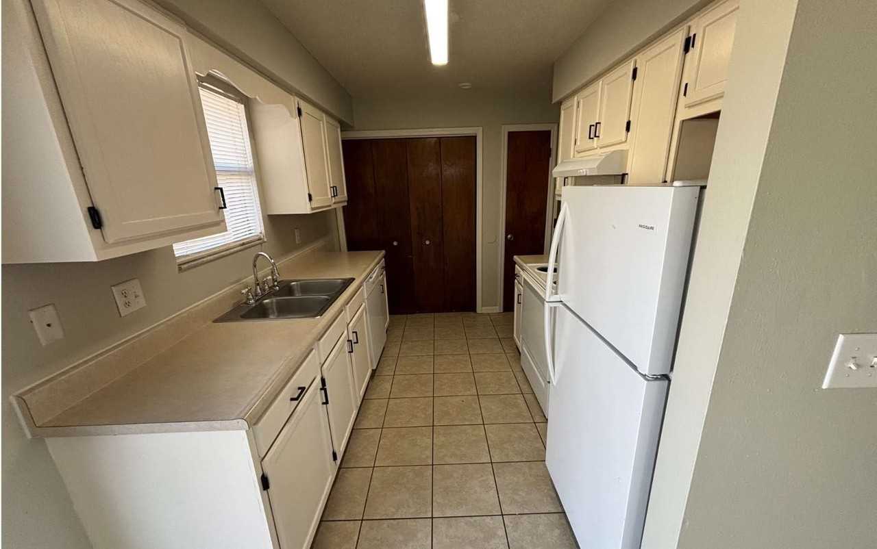 3849 Nw Archer St - Photo 3 of 8