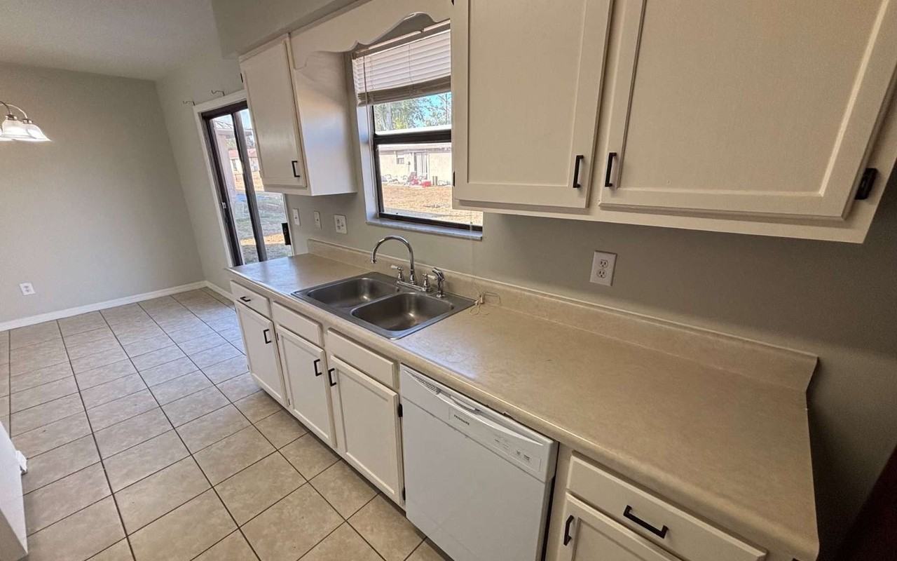 3849 Nw Archer St - Photo 4 of 8