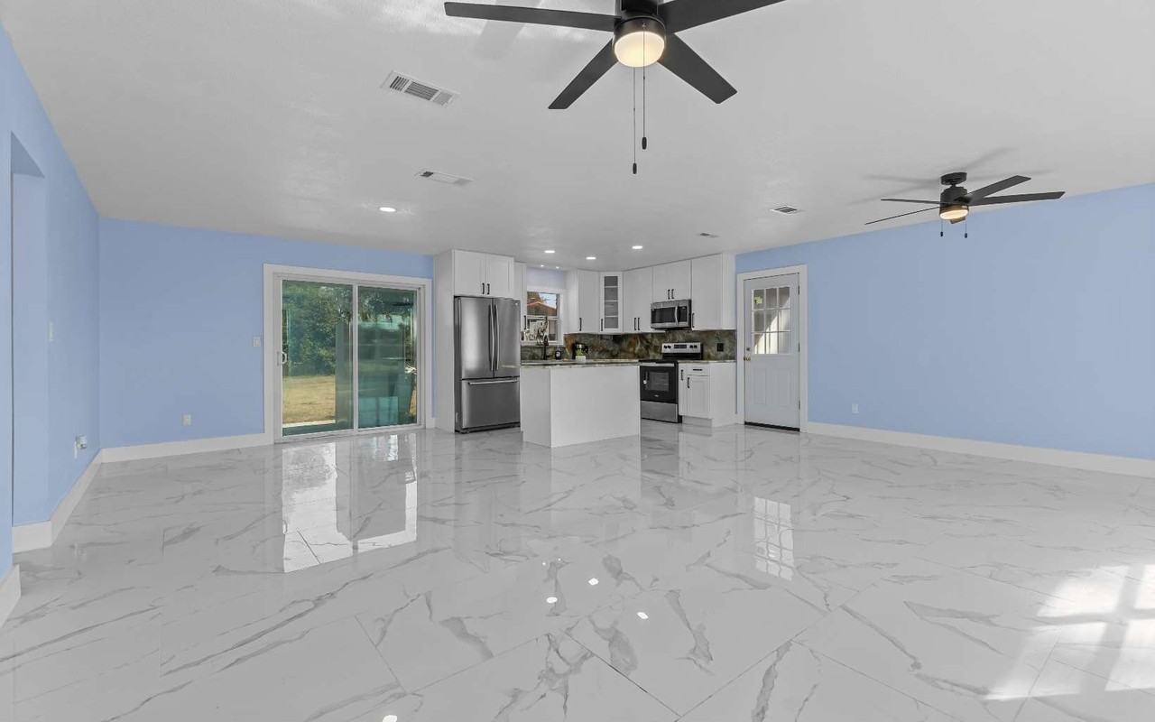 147 Se Olustee Ave - Photo 3 of 20