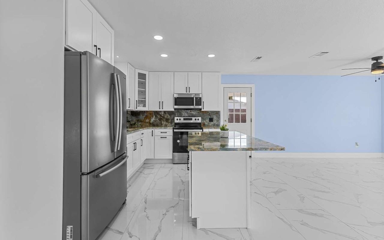 147 Se Olustee Ave - Photo 5 of 20