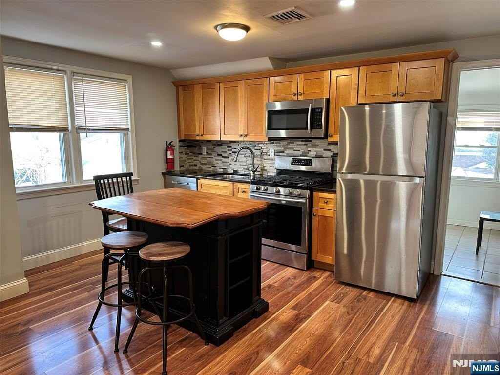 140 Prospect St 2nd Fl - Photo 2 of 8