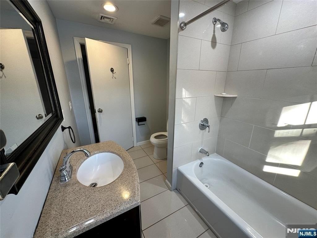 140 Prospect St 2nd Fl - Photo 7 of 8