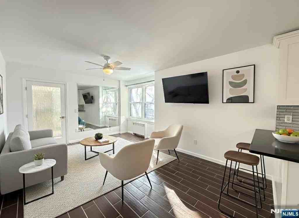 500 Linwood Dr Apt 3d - Photo 2 of 16