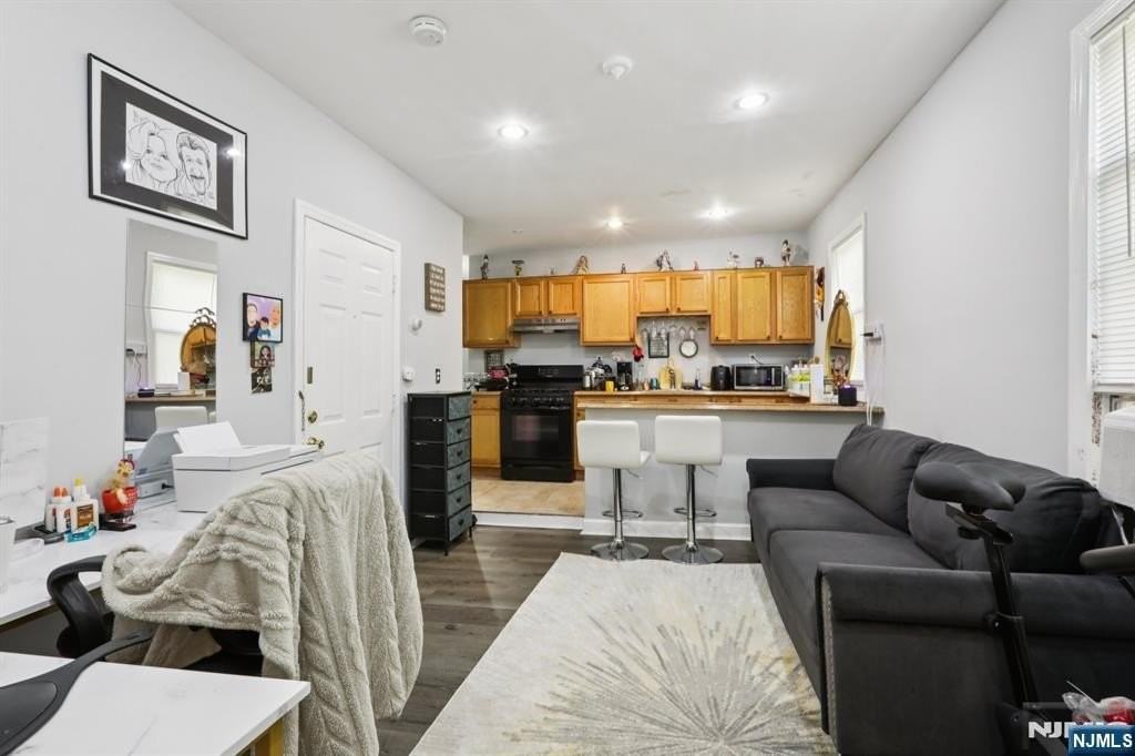 130 Park Ave - Photo 7 of 10