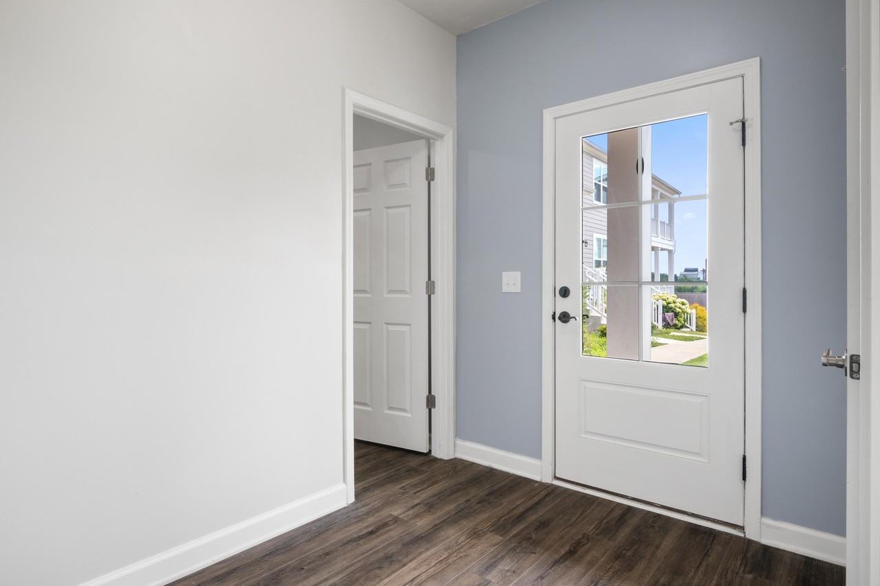 365 John Adams Dr - Photo 3 of 40