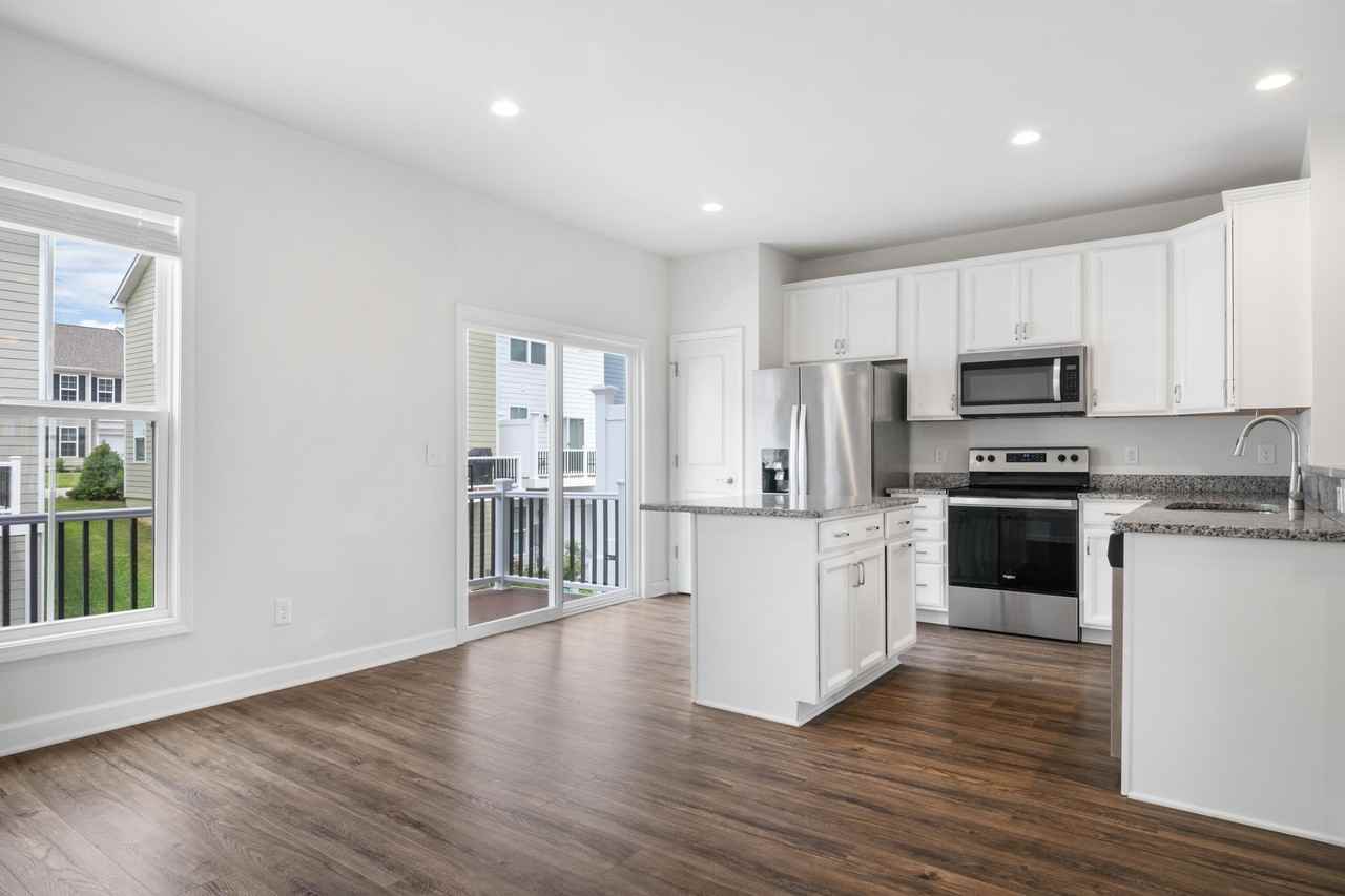 365 John Adams Dr - Photo 5 of 40