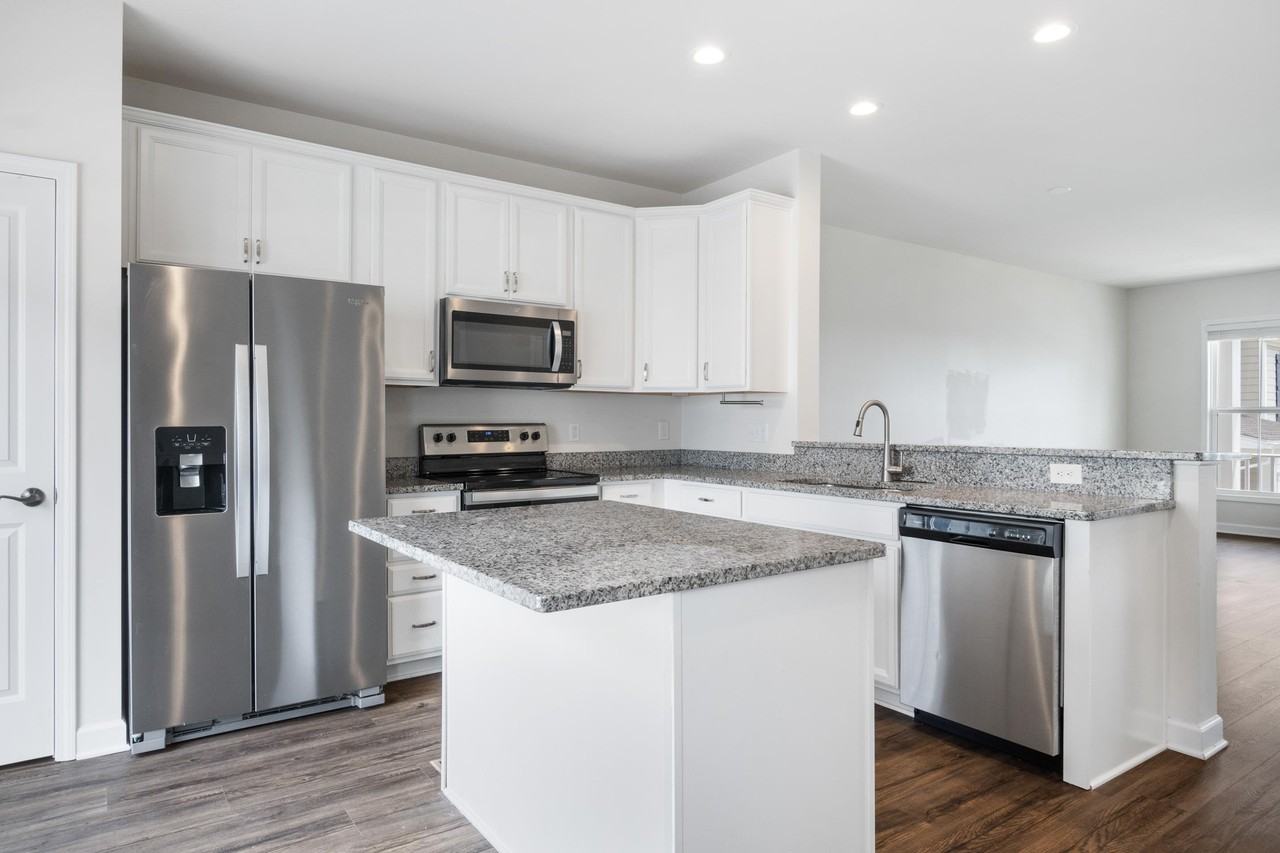 365 John Adams Dr - Photo 7 of 40